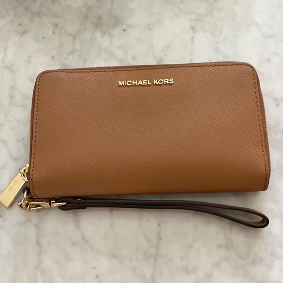 Michael Kors Handbags - Michael Kors Wristlet /Wallet